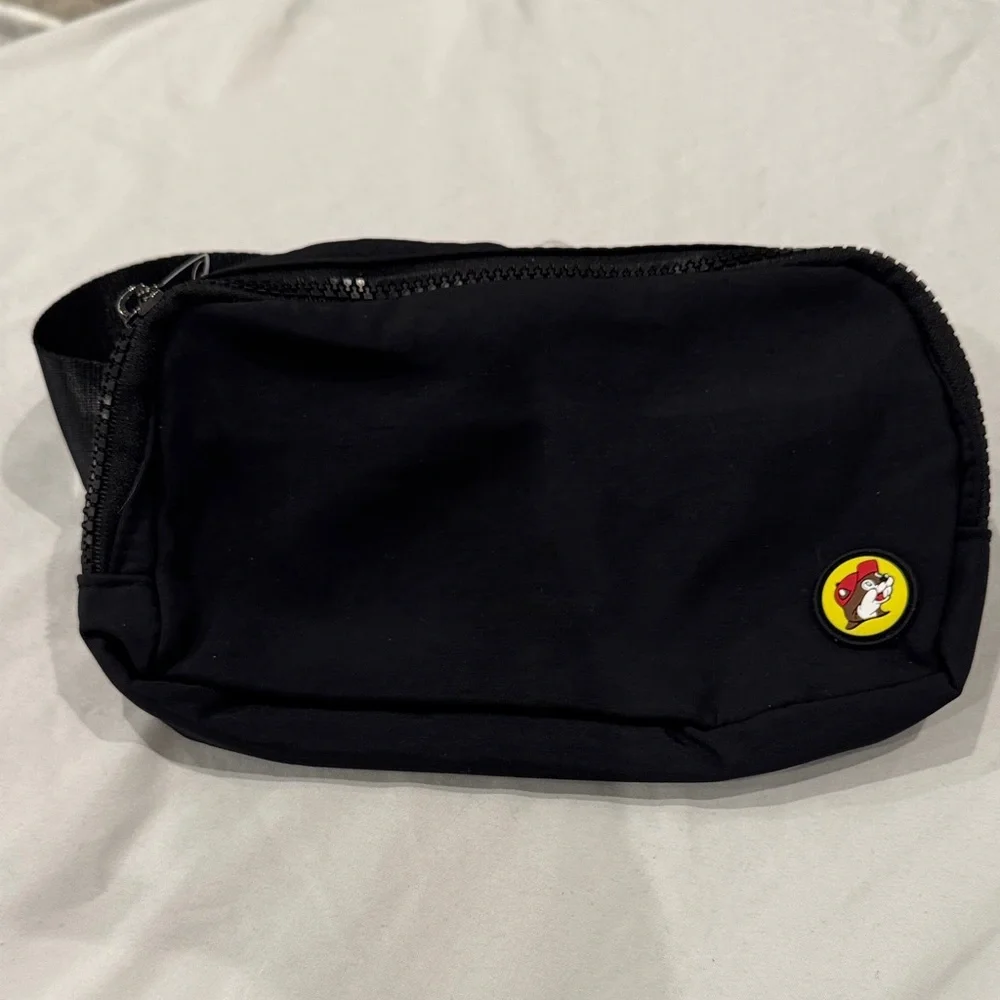 NWT black BUCCEES belt bag Fanny pack - Picture 1 of 3